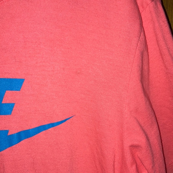 Previously worn medium Nike T-shirt - Picture 3 of 3